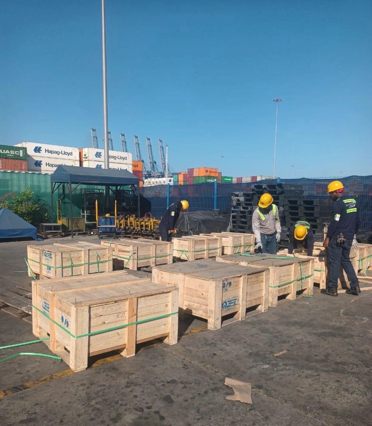 Port shipping operations with Hapag-Lloyd containers